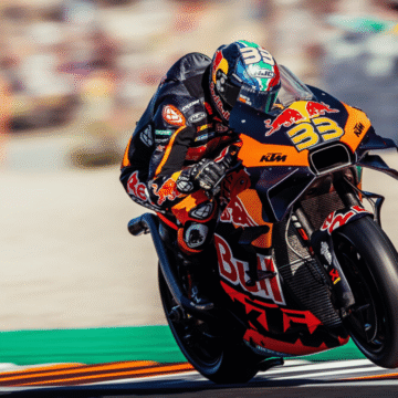 brad-binder-ktm-motogp بيندر وأوليفيرا يتحدان مجدداً في فريق بي إم دبليو ببطولة العالم للسوبربايك