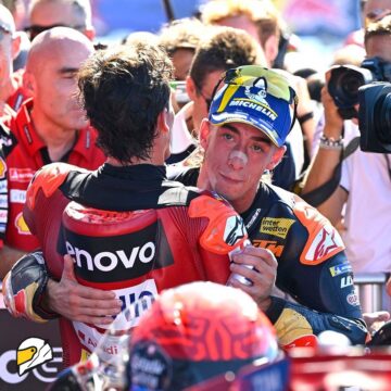 story_2081 أكوستا يحتفل بأول فوز له في MotoGP، ماركيز: هو بالفعل في معركة اللقب